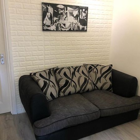 Double Room With Private Bathroom In A 2-Bedrooms House Londyn Zewnętrze zdjęcie