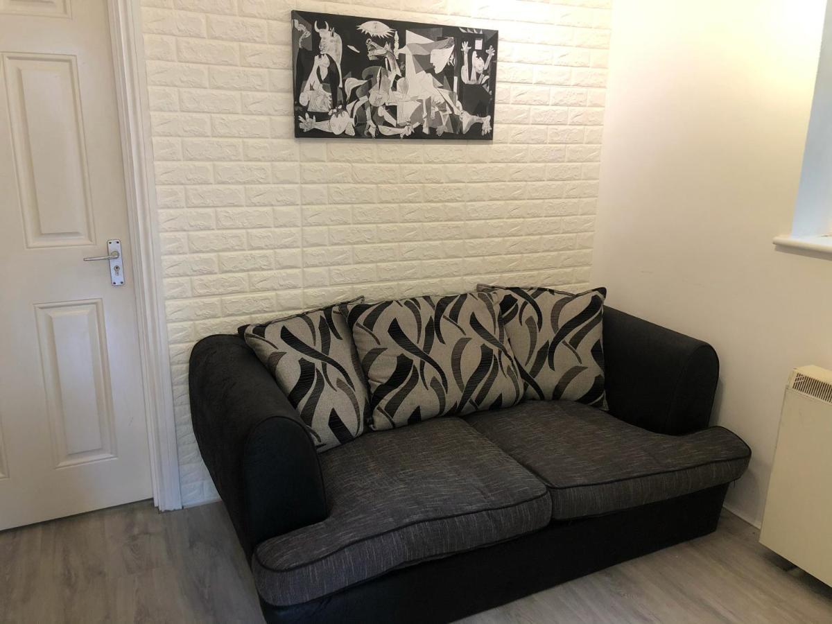 Double Room With Private Bathroom In A 2-Bedrooms House Londyn Zewnętrze zdjęcie